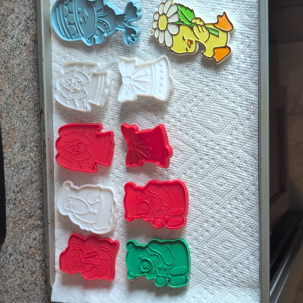 Vintage HUTZLER And HALLMARK Cookie Cutters Set Of 10